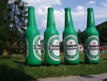 Aufblasbare Flaschen für Heineken