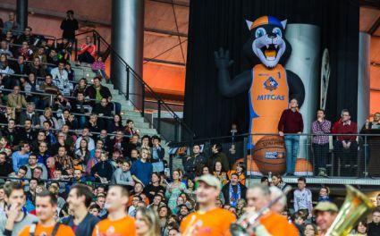 Aufblasbares Wolfsmaskottchen 5m für den Mitteldeutschen Basketballclub
