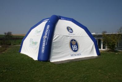 Aufblasbares Zelt mit geschlossenen Seitenwänden für Hofbräu München