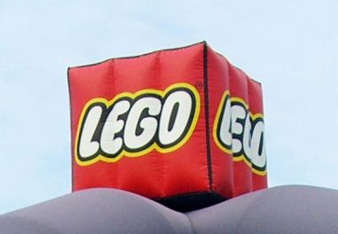 LEGO Werbewürfel 2x2x2m