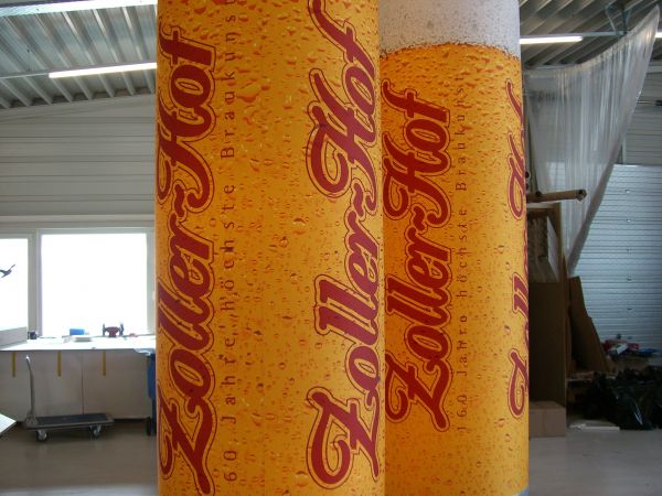 Zwei weitere aufblasbare Biergläser für Zoller-Hof ausgeliefert
