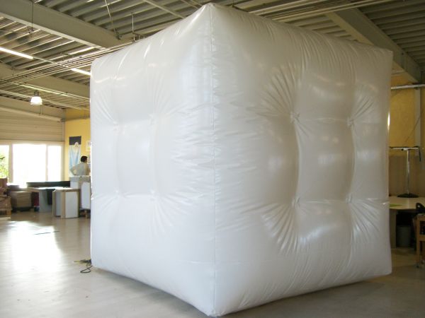 Zwei Würfel 3x3 Meter für Inntech aus Schweden produziert