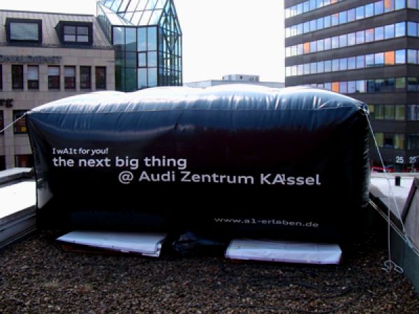 Aufblasbarer Werbecube für Audi