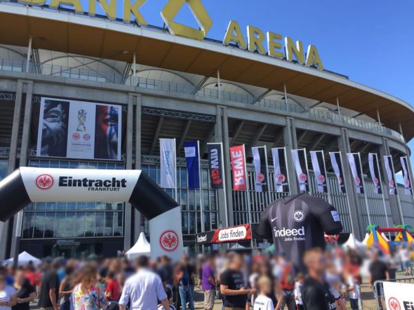 Eintracht Frankfurt feiert Saisoneröffnung mit Stadionfest